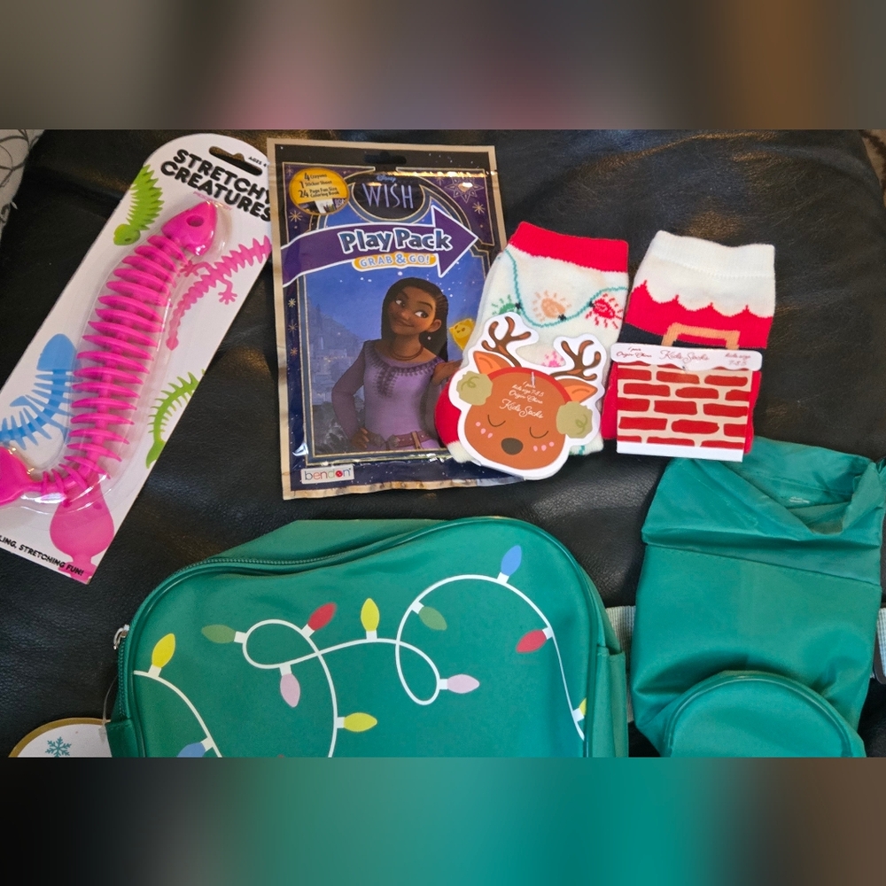 Disney Playpack Green Lunch Pouch Stretchy Creature Play Pack & Socks 5pc Bundle - Picture 1 of 6